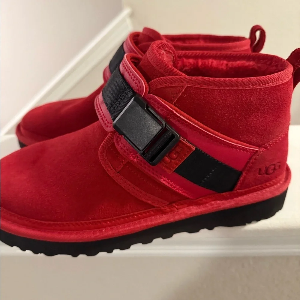 UGG Men's Neumel Snapback boot in Samba Red Size 8